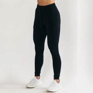 ALPHALETE • Women’s Jogger Legging in Black • Size S